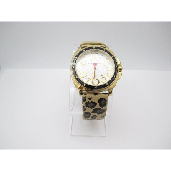Women Betsey Johnson Quartz WR Analog Dial Lepoard Watch (G348) - Picture 5 of 9